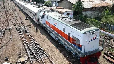 Ilustrasi rangkaian kereta api saat memasuki stasiun. PT KAI (Persero) sudah menentukan angkutan arus mudik Lebaran 1443 Hijriah. 