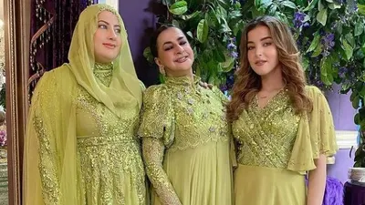 Potret Bu Ala bersama putri kembarnya, Tasya Farasya dan Tasyi Athasyia.