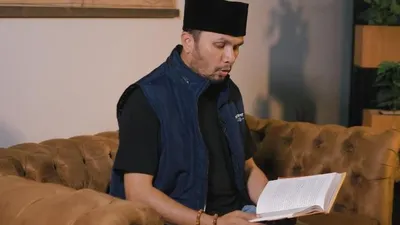 Penceramah Ustadz Hanan Attaki sebut terdapat satu hal yang bisa membuat penghafal Al-Quran justru masuk ke dalam neraka.