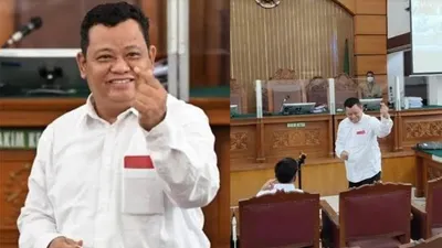Kuat Maruf Beri Simbol Saranghaeyo Saat Sidang, Warganet: Kuwat Juga Urat Malunya