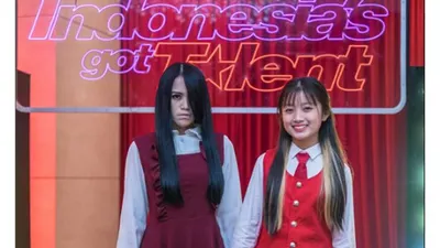 Fritzy Rosmerian (kanan) tampil dibantu The Sacred Riana di Indonesia Got Talent 2022