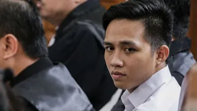 Terdakwa Richard Eliezer dalam  kasus pembunuhan berencana terhadap Nofriansyah Yosua Hutabarat atau Brigadir J,  bersiap menjalani sidang lanjuutan di Pengadilan Negeri Jakarta Selatan, Jakarta, Senin (21/11/2022).