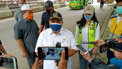 Ketua DPRD Kota Bogor bersama BBPJN saat meninjau Jalan Soleh Iskandar yang amblas