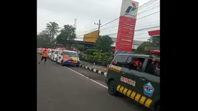 Viral! Video Iring-Iringan Mobil Jenazah Korban Insiden Kanjuruhan, Netizen: Sirine Terdengar 20 Menit Sekali /twitter/ @arifafrianto