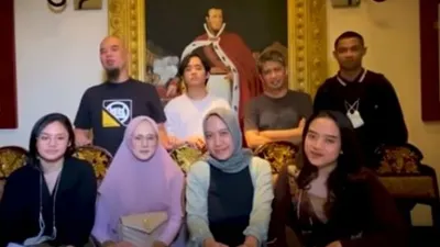 Kebersamaan Ahmad Dhani bareng keluarga mantan suami Mulan Jameela [YouTube/ VIDEO LEGEND]