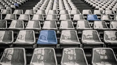 Ilustrasi stadion tanpa penonton