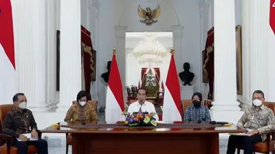 Presiden Jokowi bersama para Menteri mengumumkan kenaikan harga BBM Subdisi karena banyak digunakan orang mampu. 