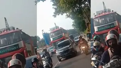 Heboh video WayV naik bus wisata di Jakarta.