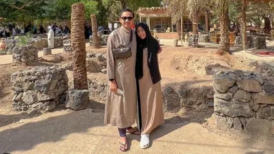 Ayu Dewi dan Regi Datau disebut semakin mesra.