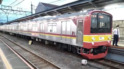 Salah satu moda transportasi di Jakarta, KRL commuter Line. (Foto: PMJ News/Hdi)