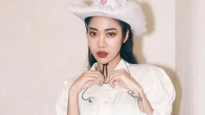 Vokalis band Vierratale, Widy Soediro, dipolisikan akibat aksinya saat menjalankan konser di Solo beberapa waktu lalu.