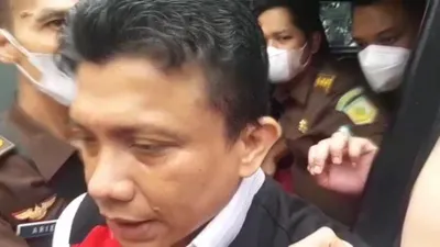 Tersangka Ferdy Sambo akhirnya meminta maaf kepada keluarga Brigadir J. Namun tetap bela Putri Candrawathi.