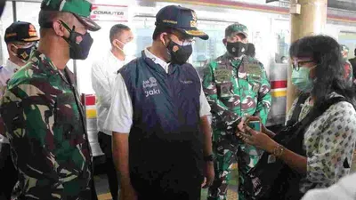 Gubernur DKI Jakarta, Anies Baswedan melakukan inspeksi mendadak (Sidak) di Stasiun Cikini, Menteng, Jakarta Pusat/dok: Humas Balkot DKI
