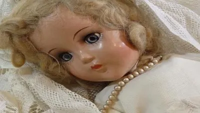 Ilustrasi spirit doll atau boneka arwah.