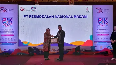 PNM Padang Raih 2 Penghargaan Sekaligus pada Acara Puncak Bulan Inklusi Keuangan OJK