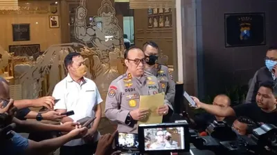 Kapolres Malang AKBP Ferli Hidayat menjadi salah satu pihak kepolisian yang dicopot dari jabatannya buntut tragedi Kanjuruhan.