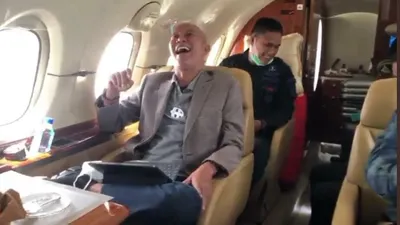 Said Abdullah di atas pesawat jet pribadi 