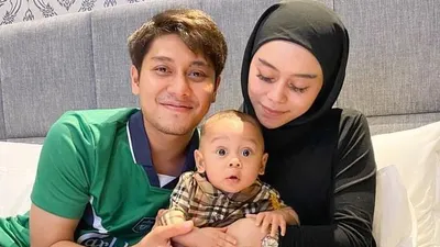 Rizky Billar klarifikasi terhadap isi berita yang menyebut menumpang hidup pada sang istri yakni Lesty Kejora.