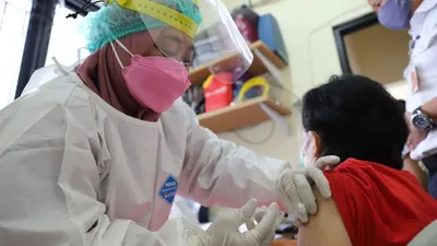 Masyarakat lansia disuntik vaksin Covid-19 di Jakarta Utara/dok: utara.jakarta.go.id