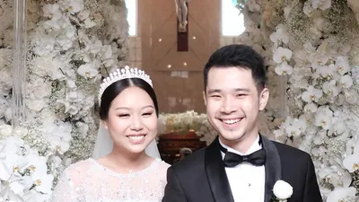 Potret Sisca Kohl dan Jess No Limit yang telah resmi menjadi suami istri.