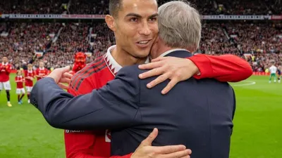 Cristiano Ronaldo resmi keluar dari klubnya Manchester United (MU) usai cari gara-gara saat wawancara.