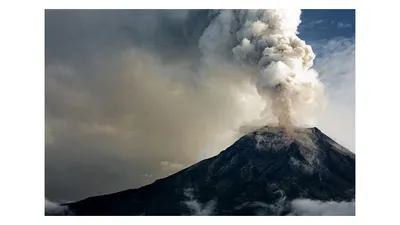Ilustrasi: Waspada! Erupsi Gunung Semeru Masih Terjadi, Luncuran Awan Panas Guguran Hingga 8 Km