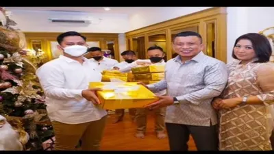 Viral video Ferdy Sambo berikan hadiah natal pada Brigadir J /tiktok @thewayitsmeant7