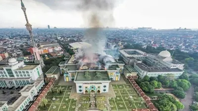  Insiden kebakaran Masjid Jakarta Islamic Center.
