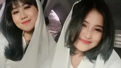 Mayang (kiri) dan Chika, adik mendiang Vanessa Angel.