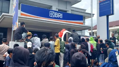 Bank BRI Pandeglang Digruduk Massa, Diduga Lelang Sertifikat Tanpa Ijin hingga Rugikan Nasabah Miliar Rupiah