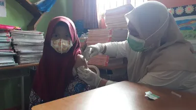 Vaksin Anak Dimulai Hari Ini Di Kabupaten Tasik, 100 Siswa Di Singaparna Jadi Perwakilan (Irpan Wahab/Ayoindonesia.com)
