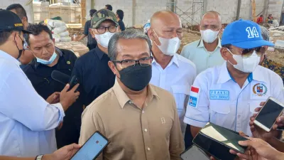 Jajaran Komisi III DPRD Kota Bogor saat meninjau proses pembangunan Pasar Tanah Baru, di Kecamatan Bogor Utara, Kota Bogor. (Yogi Faisal)