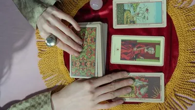 Ramalan Tarot Jumat 2 Agustus 2022: Leo Beruntung Hari Ini, Aquarius Berlari Menuju Hidup Baru