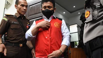 Senyuman Ferdy Sambo saat Ditanya soal Isu Buku Hitam Berisi Nama Polisi yang Terlibat Bisnis Tambang Ilegal