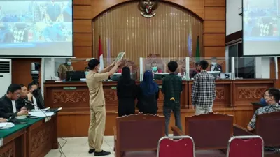 Sidang Gabungan Bharada E: JPU Soroti Raut Wajah Putri CandrawatHi Saat Jalani PCR, Sedih atau Gembira?