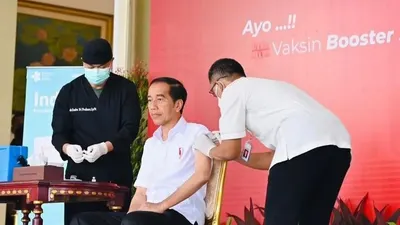 Presiden RI Jokowi sedang melakukan vaksin booster Covid-19 dosis kedua, pagi tadi, Kamis 24 November 2022. (Foto: Instagram/@jokowi)