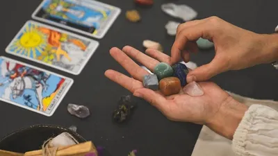 Ramalan Tarot Jumat 26 Agustus 2022: Virgo Diterpa Godaan, Pisces Dapat Masalah