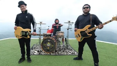 Grup musik Endank Soekamti, lagunya yang berjudul Sampai Jumpa kerap dinyanyikan di momen dukacita termasuk doa bersama untuk korban tragedi Kanjuruhan 
