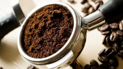 Dalam konten TikTok, menggunakan kopi sebagai campuran sampo katanya akan membuat rambut halus, mengurangi rontok, dan membuat rambut sehat. Benarkah?/ilustrasi
