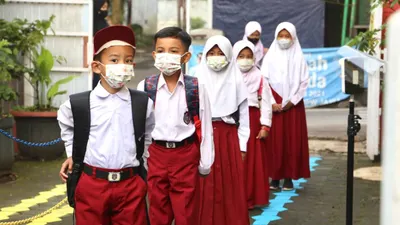 Ilustrasi Anak Sekolah Jangan bawa tas terlalu berat