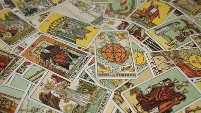 Yuk lihat peruntungan Zodiak Anda melalui pesan kartu tarot untuk ramalan zodiak hari ini Kamis, 20 Juli 2022 Libra, Scorpio dan Sagitarius