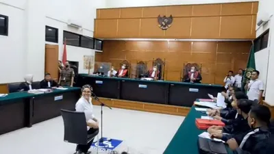 Sumringah dan Fashionable, Nikita Mirzani Jalani Sidang Perdana Kasus Pencemaran Nama Baik Dito Mahendra