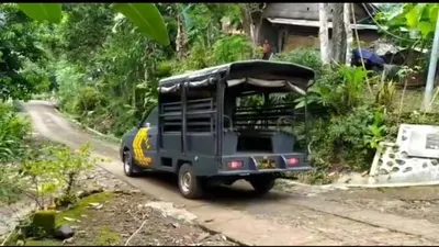 Mobil aparat selalu berjaga-jaga yang menyebabkan ketakutan tersendiri dari Warga Wadas.