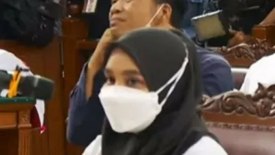 Sikap Susi Saat Sidang Kedua Lebih Tenang Jawab Pertanyaan Hakim