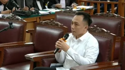 Hakim Sebut Alasannya Soal Amankan Senjata Brigadir J Tak Masuk Akal, Ricky Rizal: Teringat Cerita Om Kuat