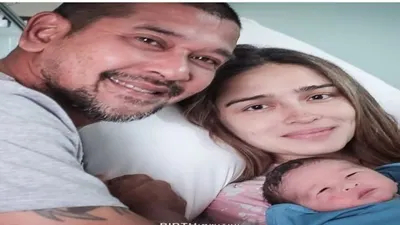 yasmine Wildblood dan suami bersama anak ketiga yang lahir minggu 28 Agustus 2022  / @yaswildblood