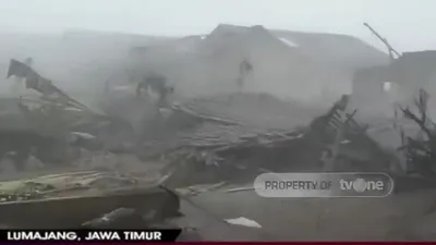 Dampak Awan Panas Semeru, Luluh Lantakkan Puluhan Rumah di Desa Kajar KuningDampak Awan Panas Semeru, Luluh Lantakkan Puluhan Rumah di Desa Kajar Kuning