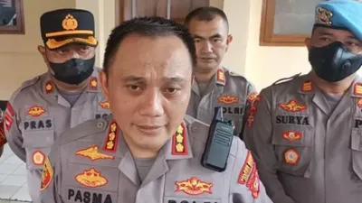  Kapolres Metro Jakarta Barat Kombes Pol Pasma Royce  memberikan keterangan soal penemuan empat mayat di Kalideres.