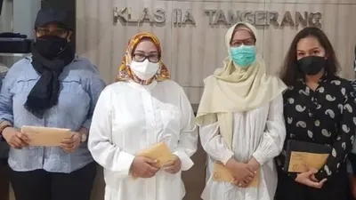 Empat terpidana kasus korupsi bebas bersyarat mulai hari ini dari Lapas Wanita Kelas IIA Kota Tangerang.