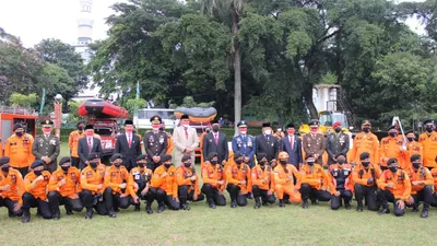 Forkopimda Kabupaten Bogor bersama personel gabungan berfoto bersama usai menggelar apel kesiapsiagaan bencana Kabupaten Bogor. (Yogi Faisal)  